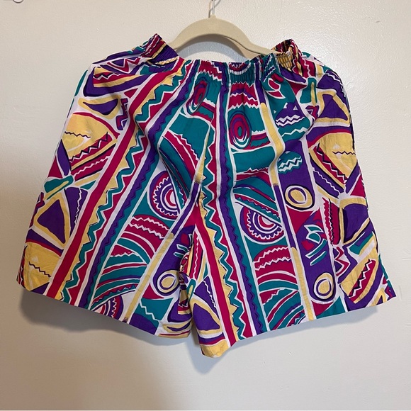 Vintage High Waisted 80s/90s Pattern Shorts - Picture 2 of 3